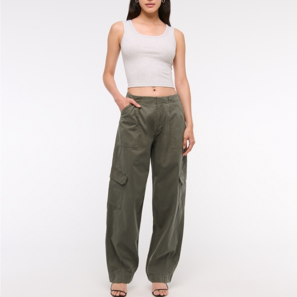 Abercrombie Mid Rise Cargo Barrel Pant